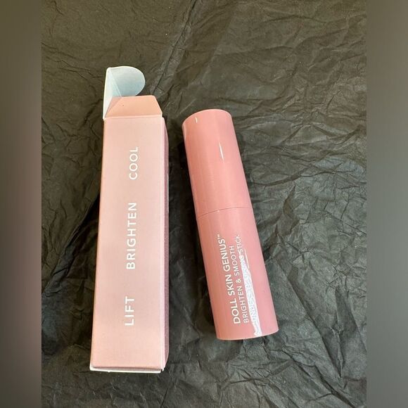 DOLL SKIN GENIUS™ BRIGHTEN & SMOOTH UNDER EYE LIFTING STICK 0.35 oz - Picture 3 of 5
